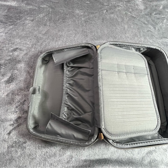 Triforce Metallic Gray Hardshell Cosmetic Case with Top Handle, no strap - Picture 5 of 11